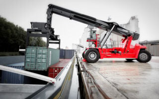 Kalmar Gloria upgrades barge handling in a Vietnamese port