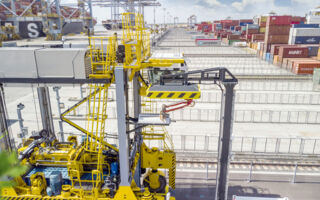 Powering the port of the future with eco-efficient straddle and shuttle carrier drivelines