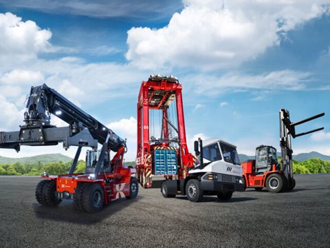 Wir bieten modernste Gabelstapler, Reachstacker, Leercontainerumschlaggeräte,  Terminal-Zugmaschinen, Straddle Carrier und Kranspreader.