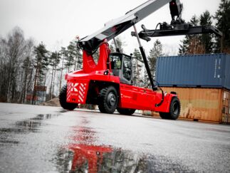 Kalmar Leercontainer Reachstacker DRG100-120